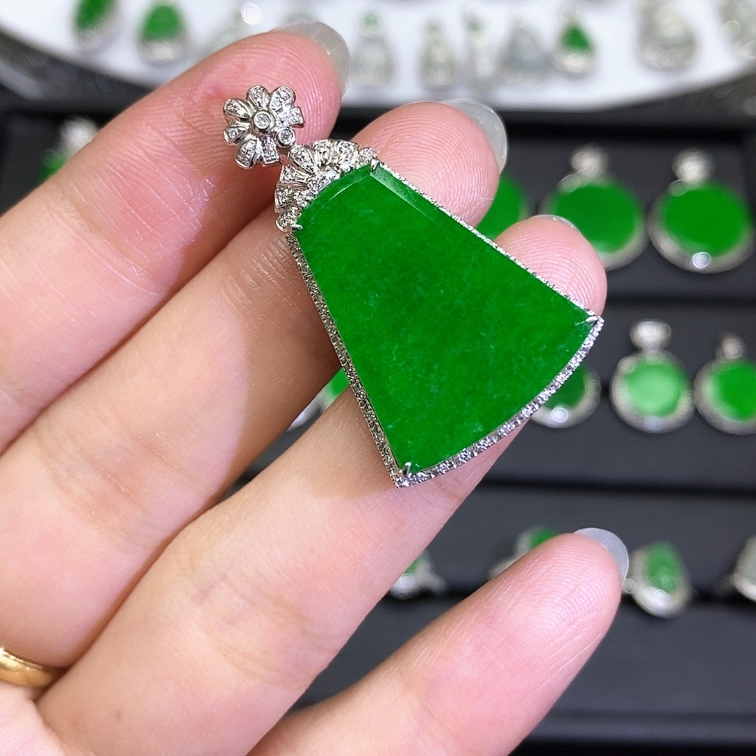 翡翠18K金镶嵌吊坠(不含链)