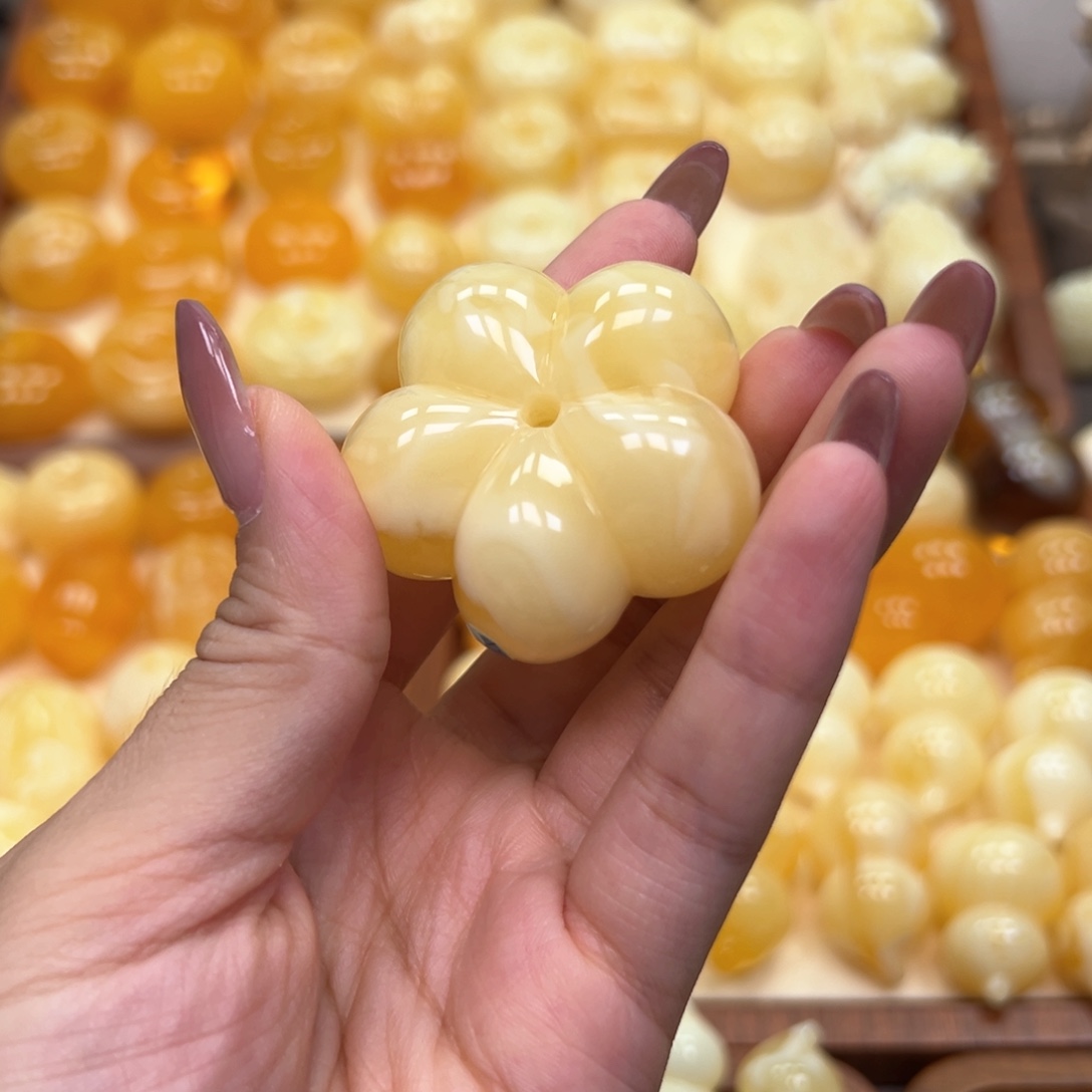 S***e琥珀未镶嵌颈饰蜜蜡