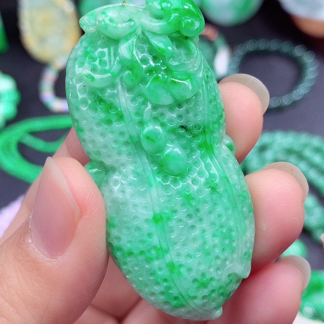 翡翠颈饰未镶嵌翡翠吊坠