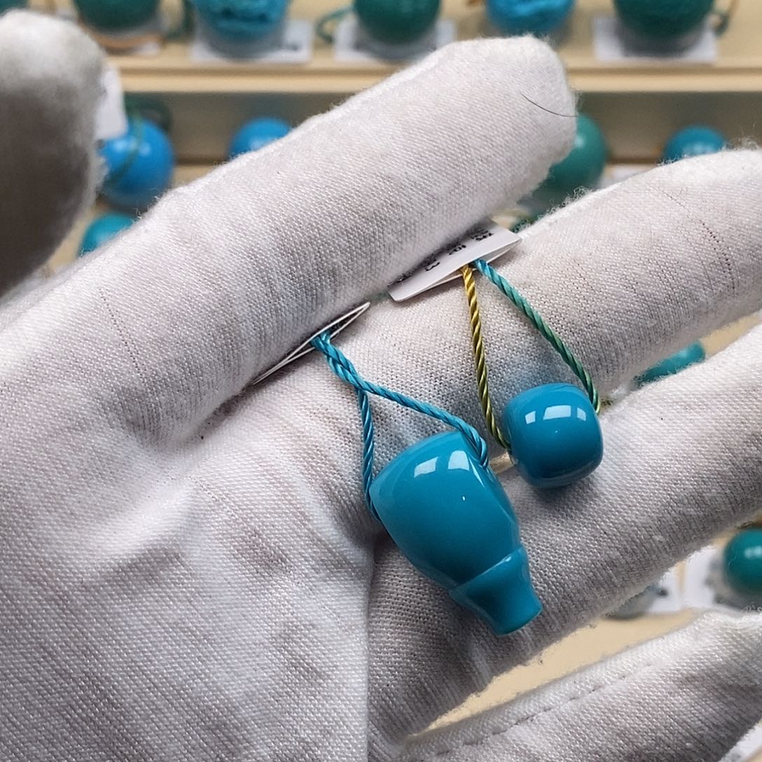 冬***绿松石未镶嵌颈饰