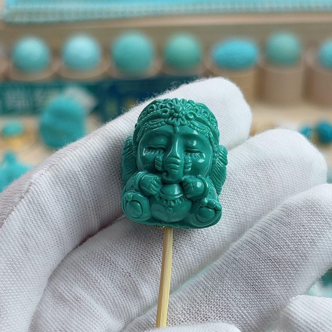 绿松石未镶嵌珠宝奇石