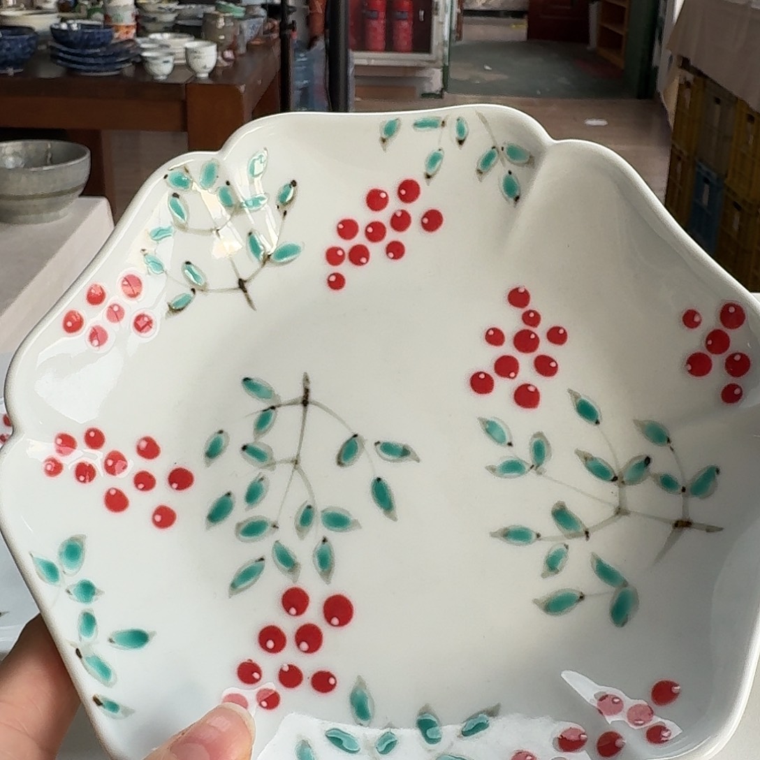 瓷德七窑手绘红豆南天17厘米葵型盘