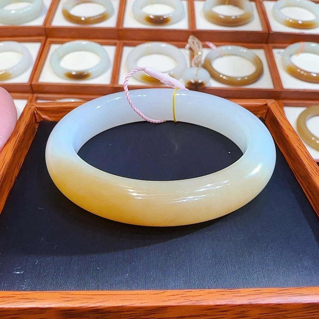 和田玉手镯未镶嵌半糖半羊脂53 54 55