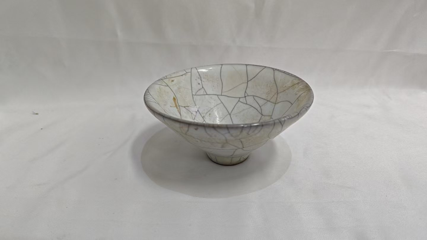 A颐和园开片瓷碗