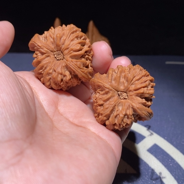 冷***漠文玩核桃吊坠南疆石