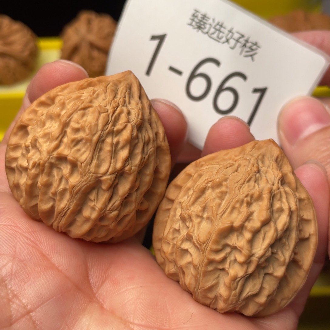 文玩核桃把件毕业金牛38