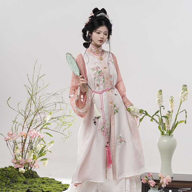 初潋月绣花暗纹圆领比长甲绣花暗纹立领直袖长衫春款