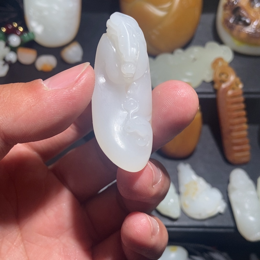 和田玉颈饰未镶嵌不*翁