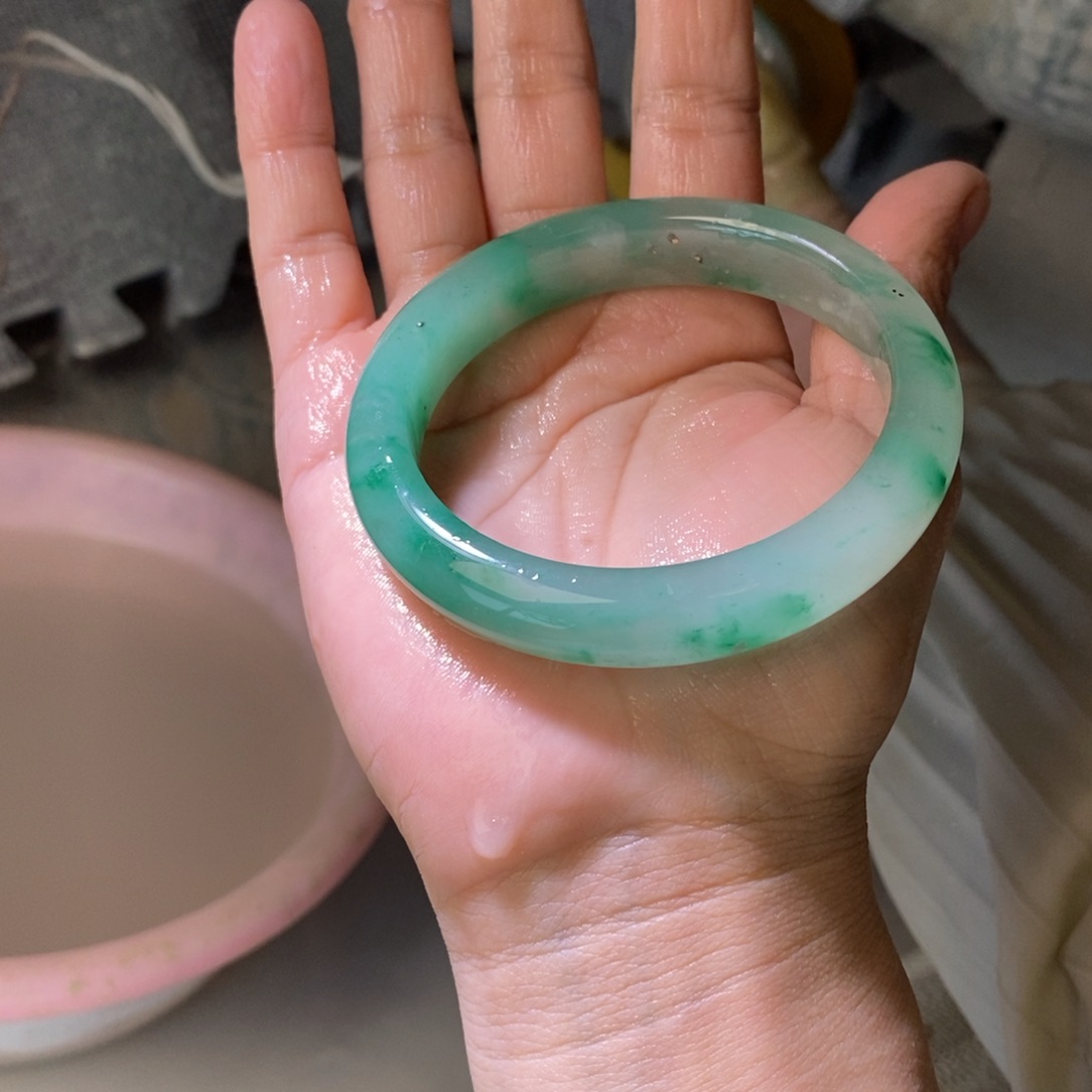 石英质玉（非洲翠）未镶嵌手镯定制