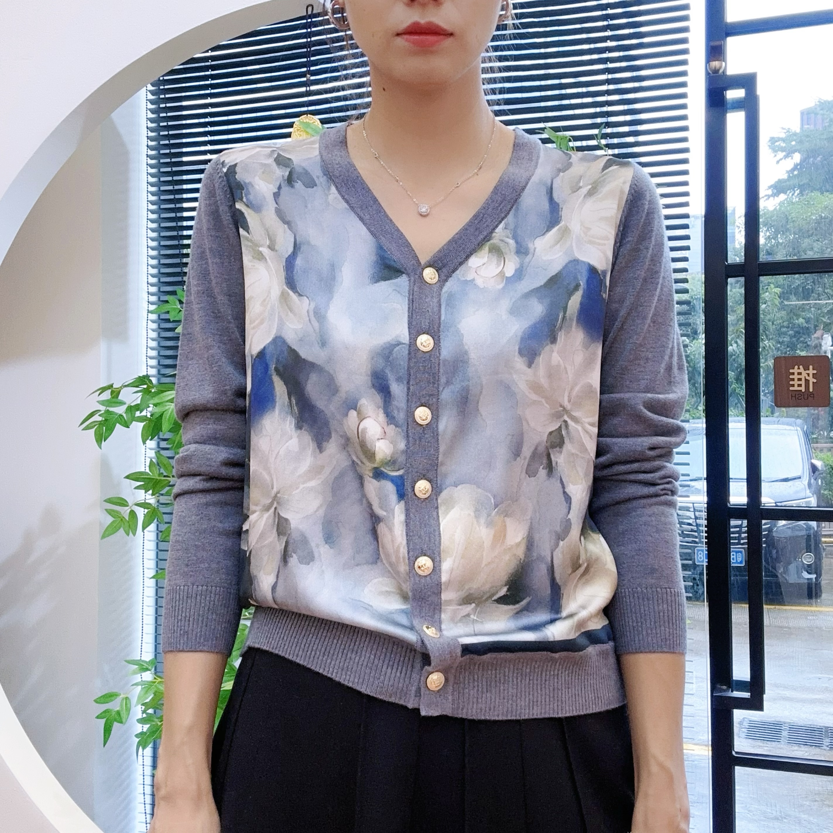 AW 25188 【月见山茶】2025秋 桑蚕丝印花拼接绢丝羊毛开衫