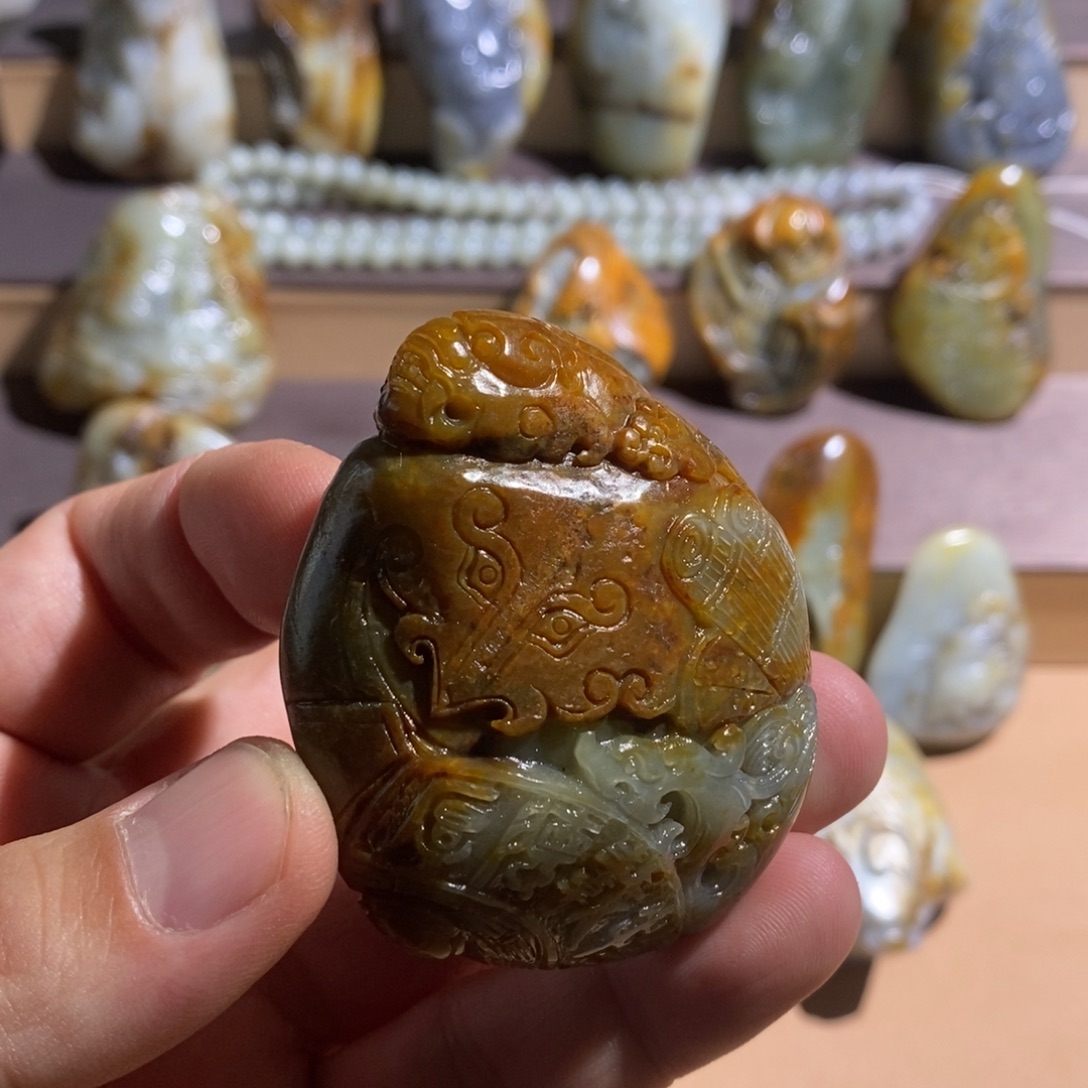 吴***业和田玉未镶嵌把件