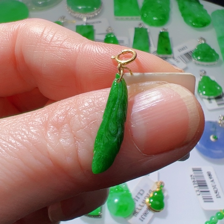 颈饰18K金镶嵌翡翠