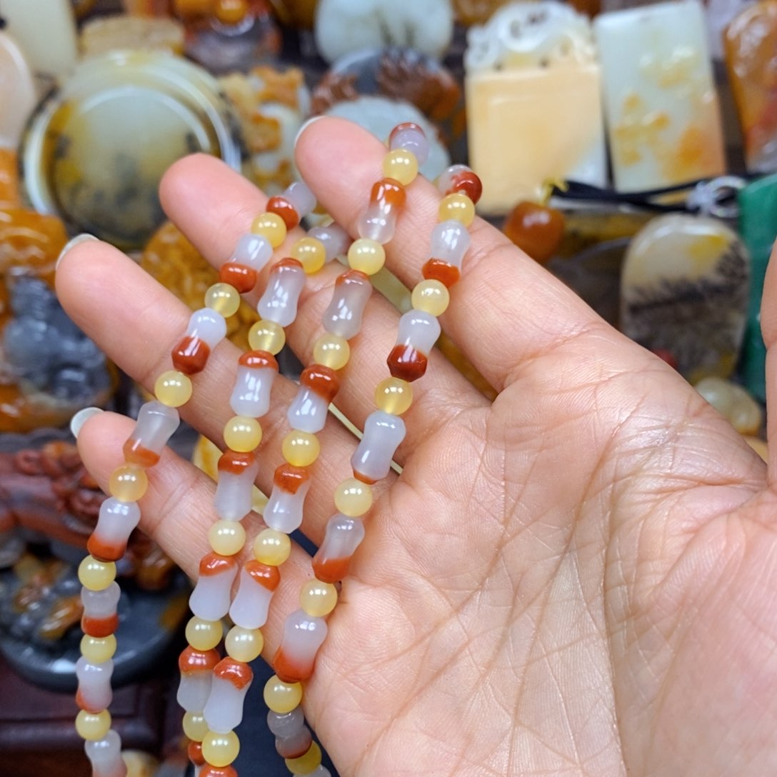 石英质玉（黄龙玉）颈饰未镶嵌