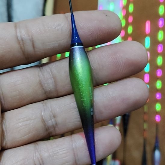 沉***默茅草yND01的1.8克全亮不变色尾1套