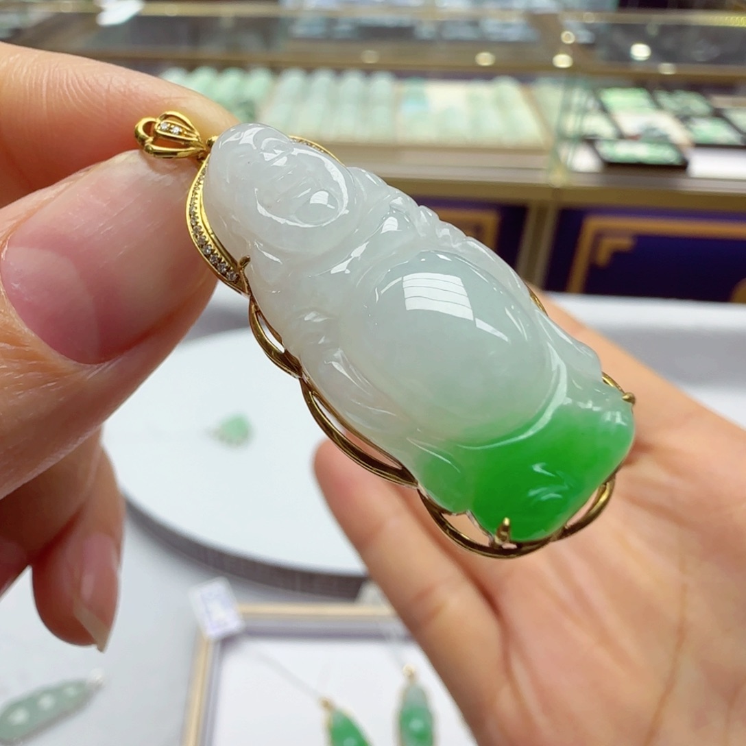 颈饰18K金镶嵌翡翠佛