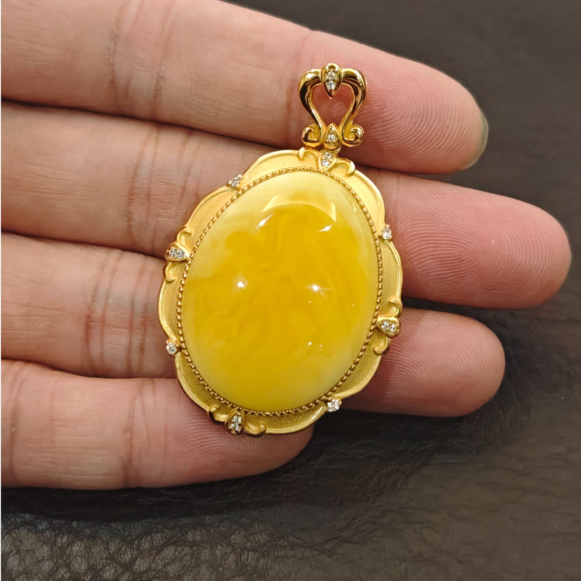 S925银镶嵌天然蜜蜡蛋面吊坠