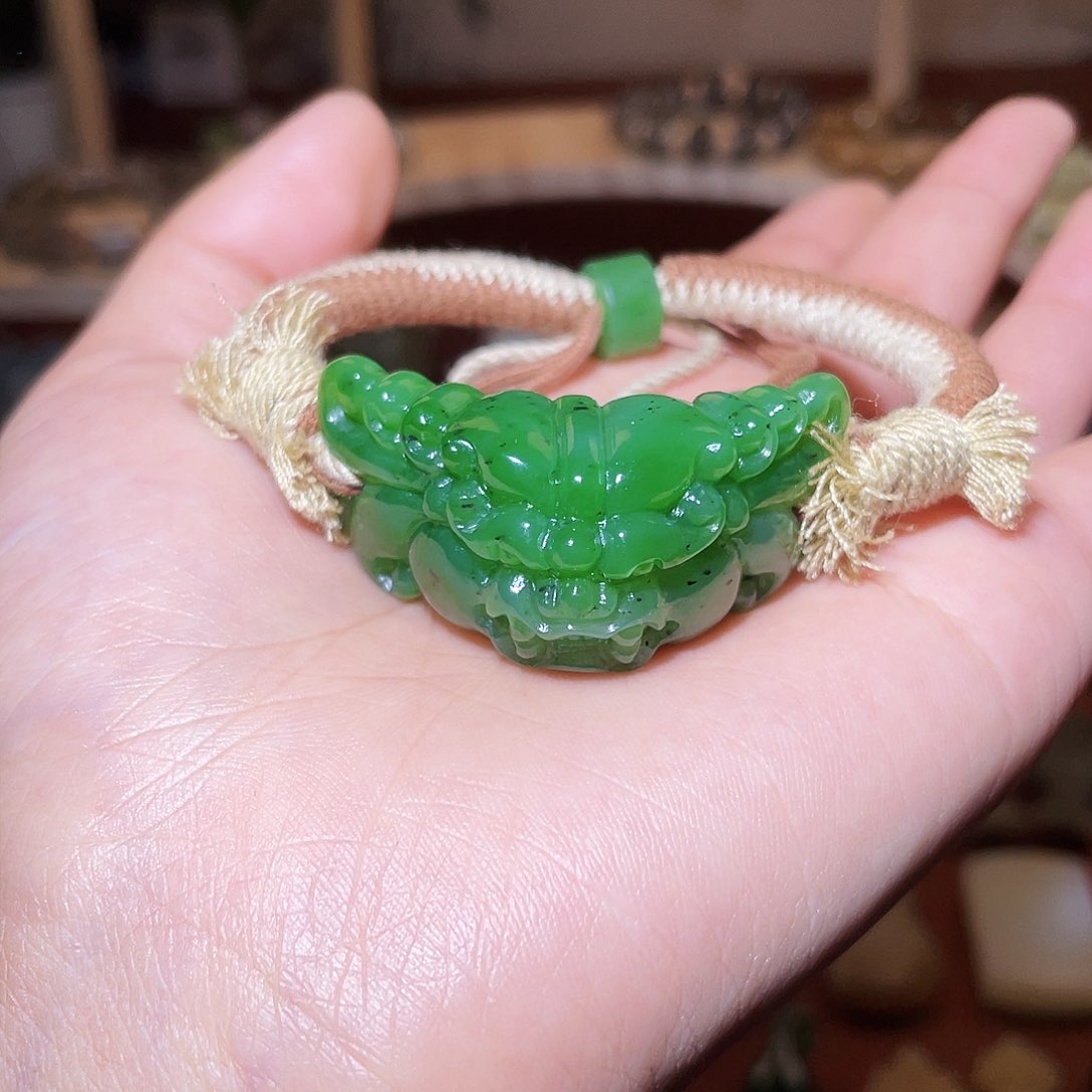 颈饰未镶嵌和田玉M**树