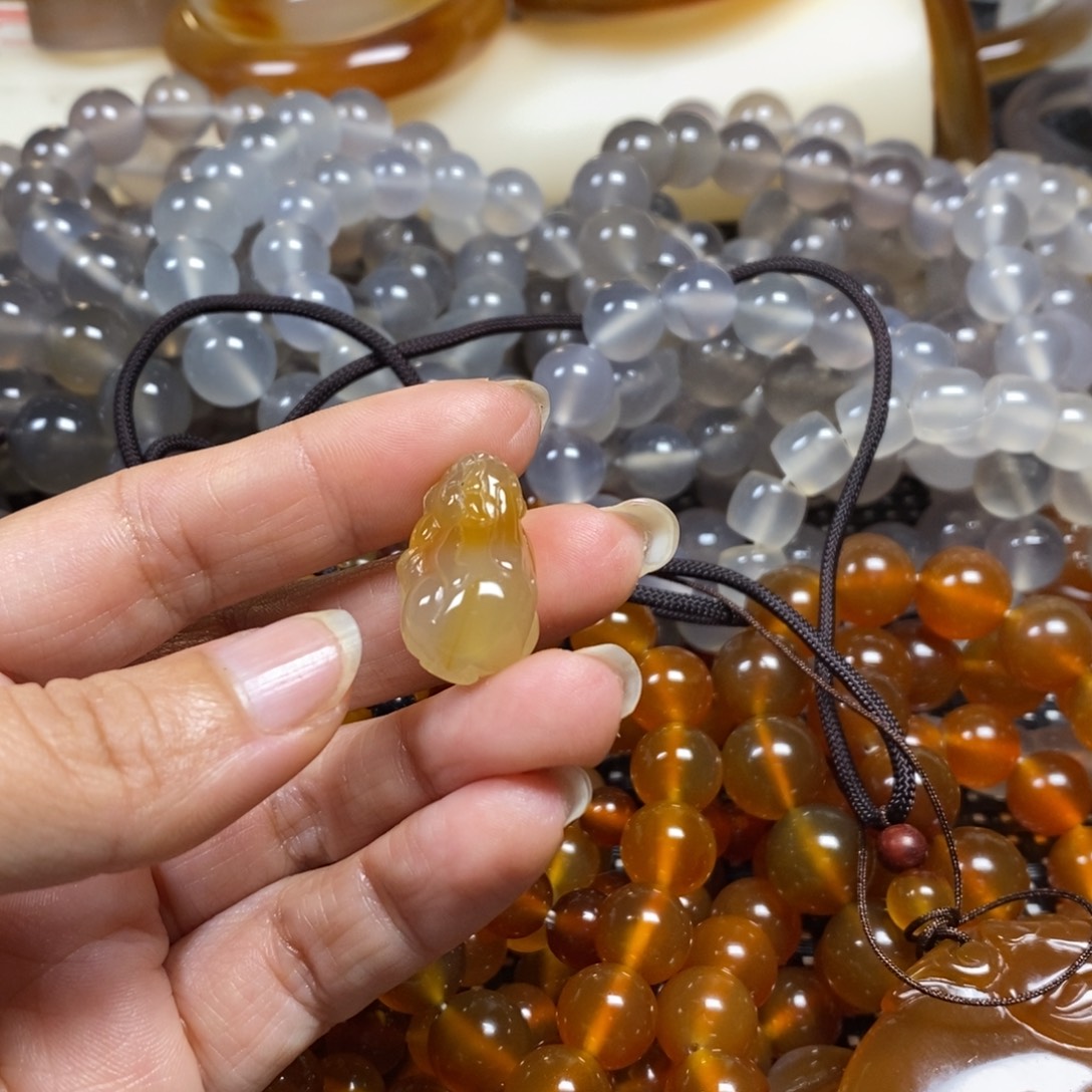 火***站玛瑙/玉髓未镶嵌玛瑙貔貅