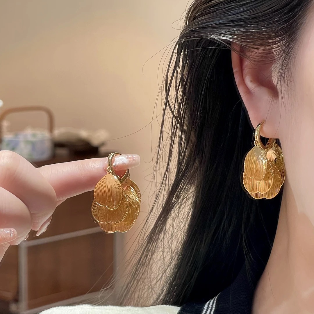 铜合金耳饰 镂空蝶翼女2025新款轻奢高级感耳饰时尚精致小众设计