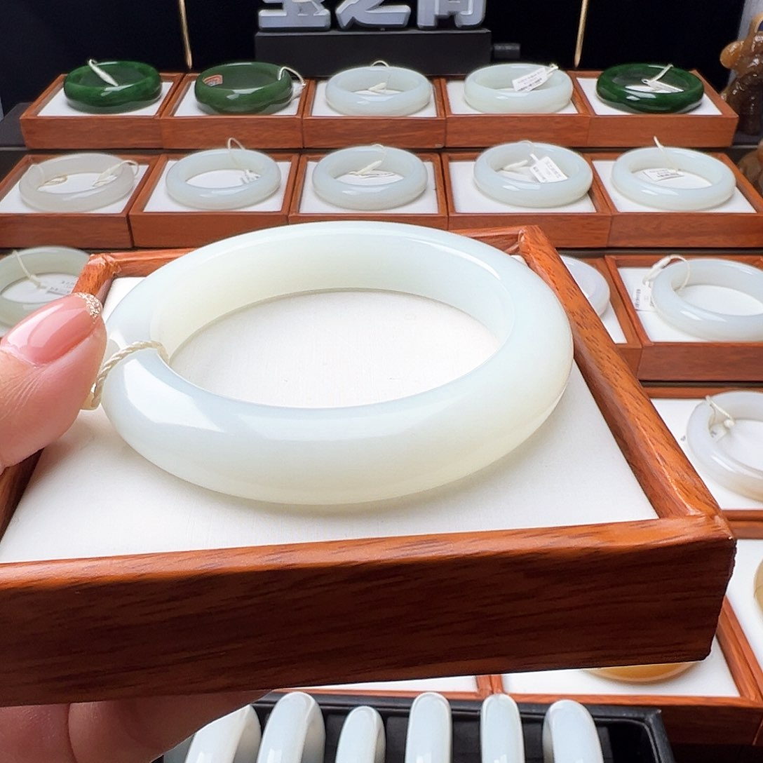 和田玉手镯未镶嵌57