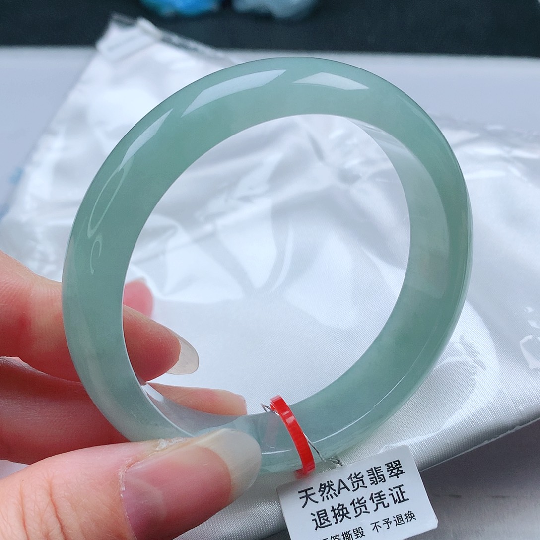 翡翠手镯未镶嵌56圈