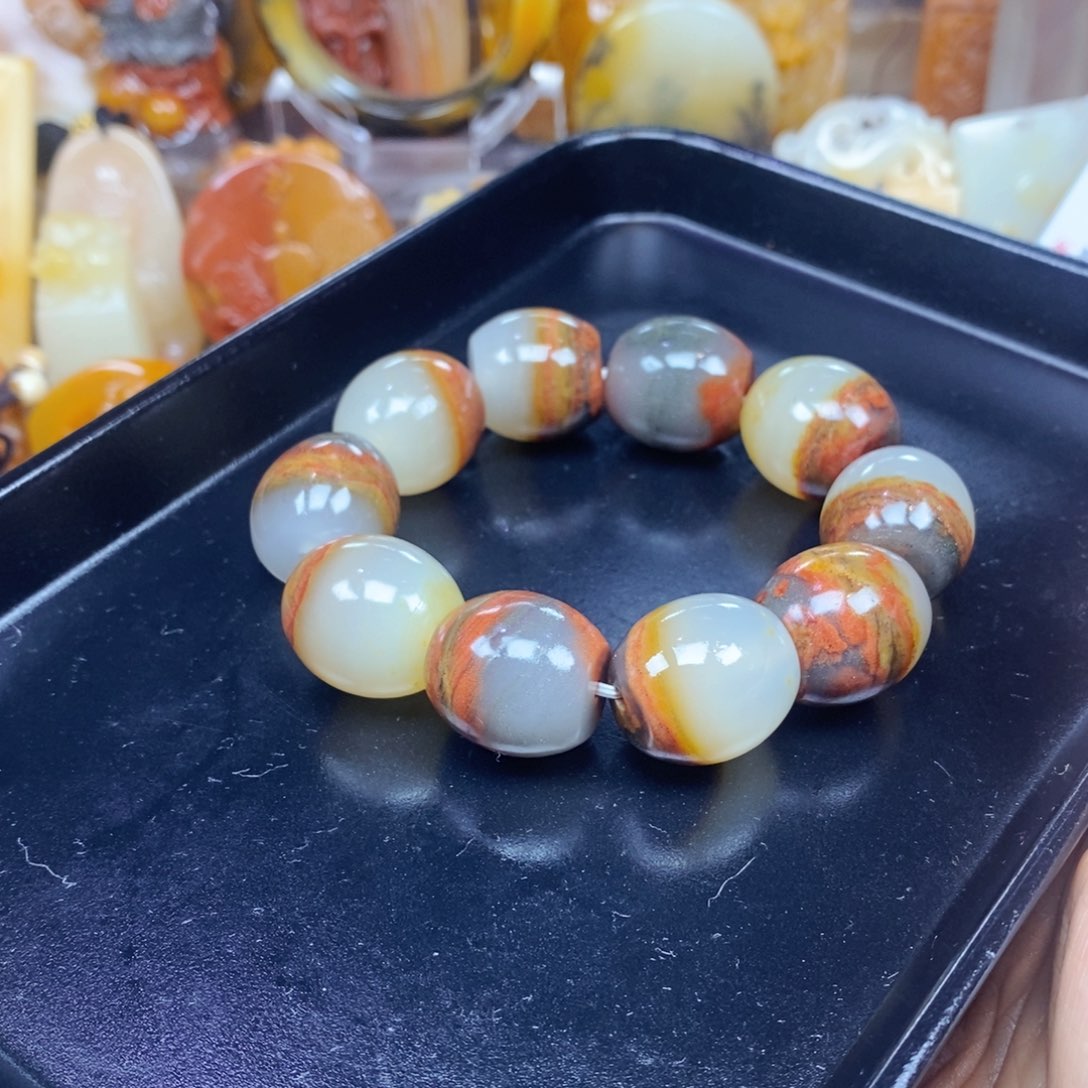 石英质玉（黄龙玉）颈饰未镶嵌