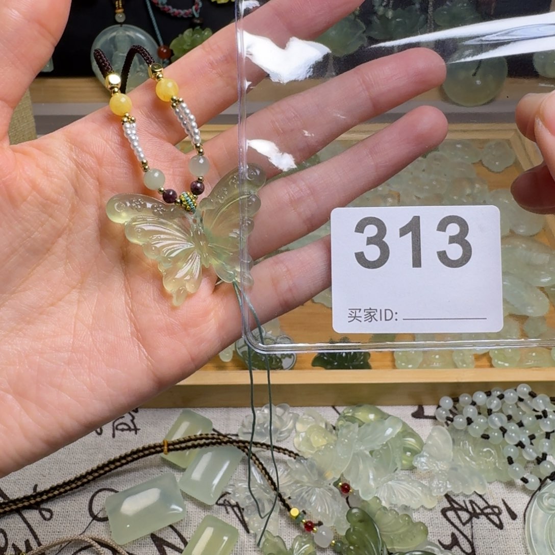 蛇纹石玉颈饰未镶嵌