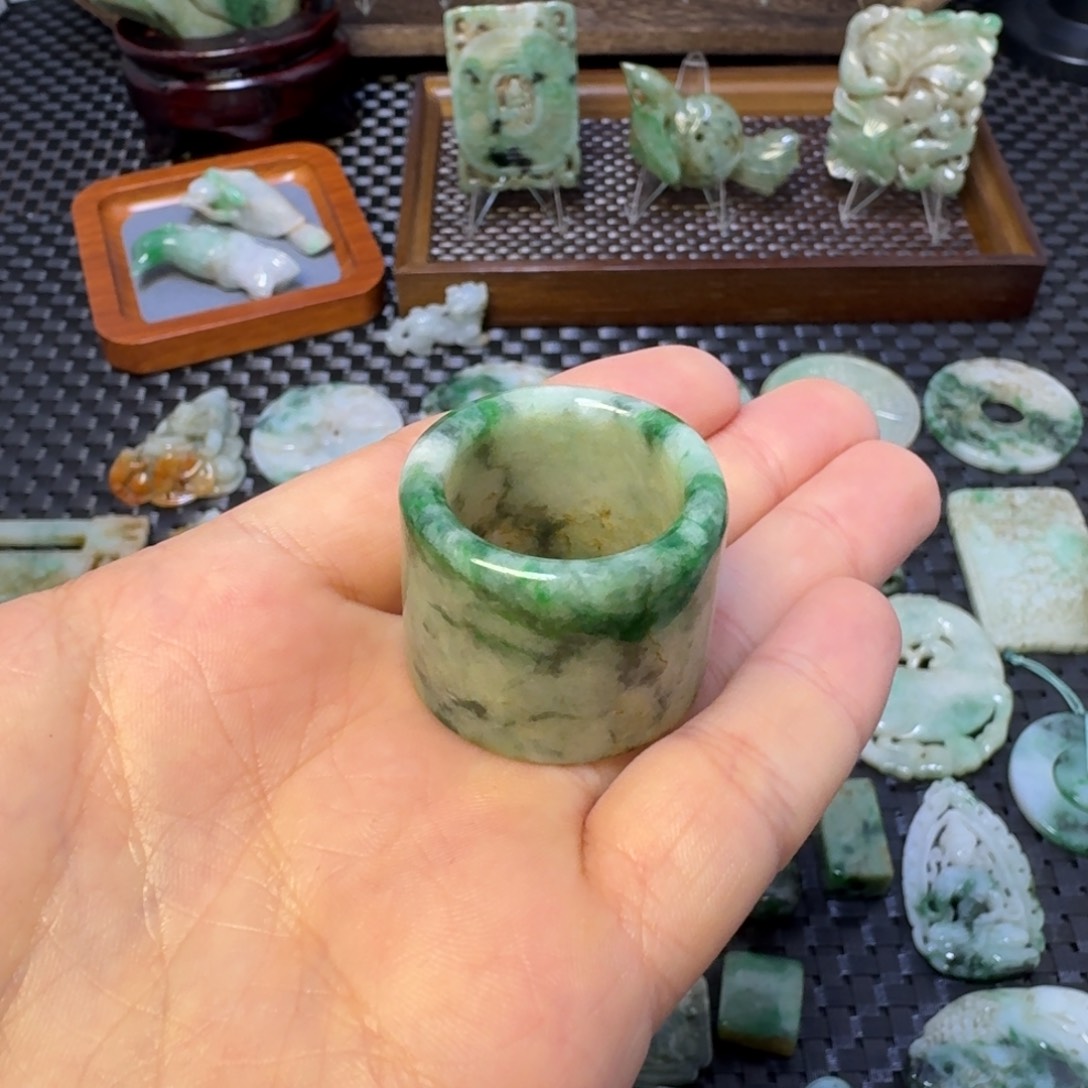 翡翠颈饰未镶嵌贵*翡翠颈饰未镶嵌..