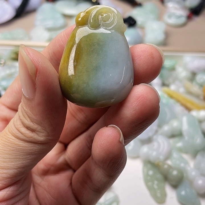 翡翠未镶嵌颈饰翡翠