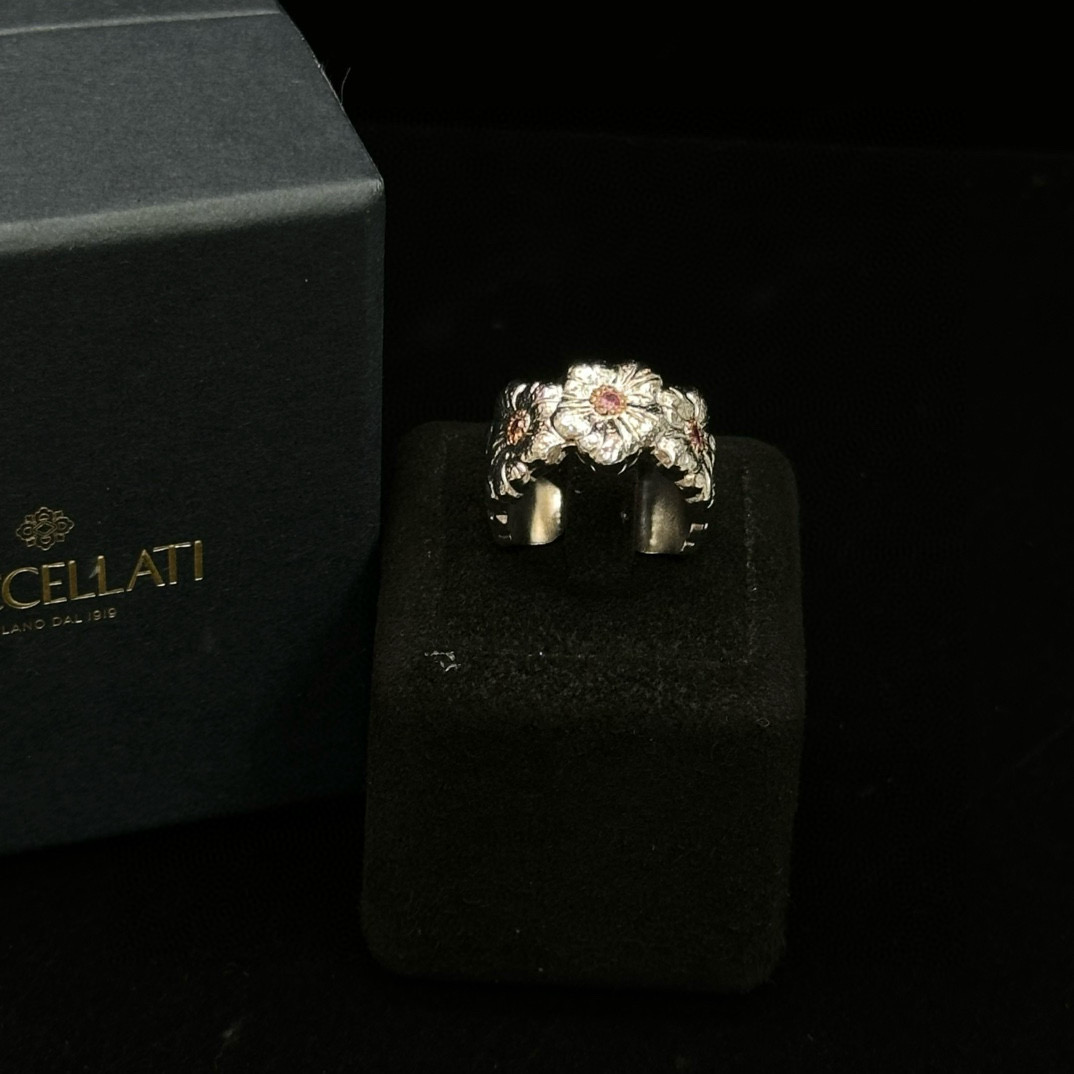 99新  BUCCELLATI/布契拉提54码栀子花粉蓝宝开口戒指 81595