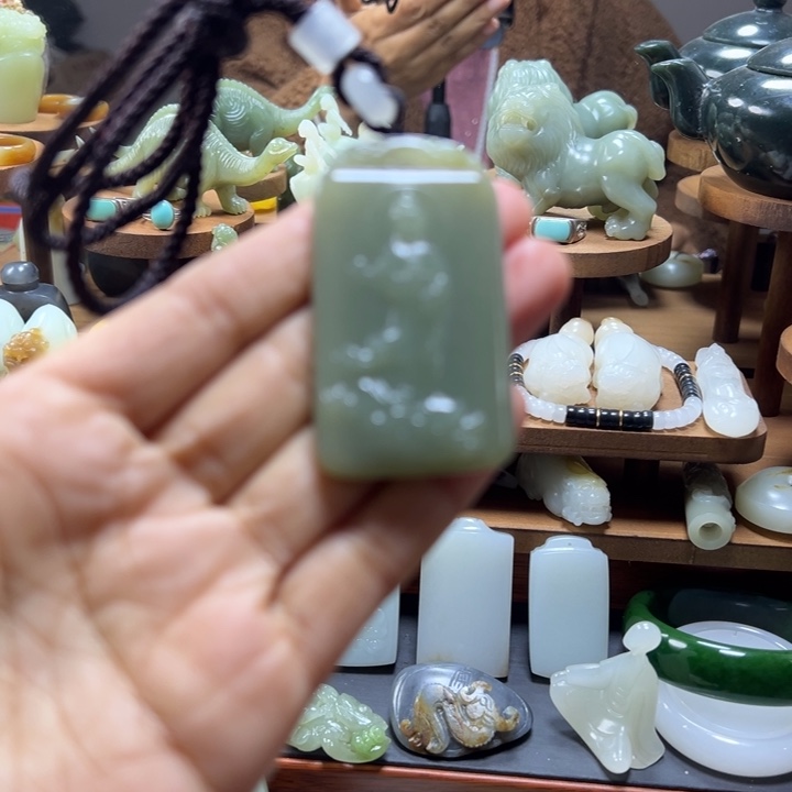 颈饰未镶嵌和田玉石**转