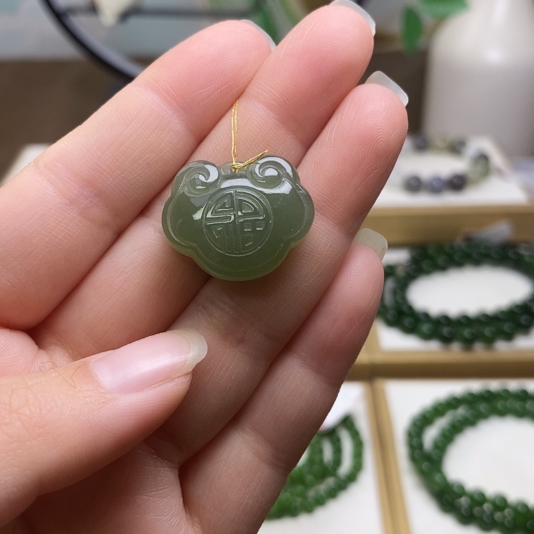 和田玉未镶嵌颈饰jx