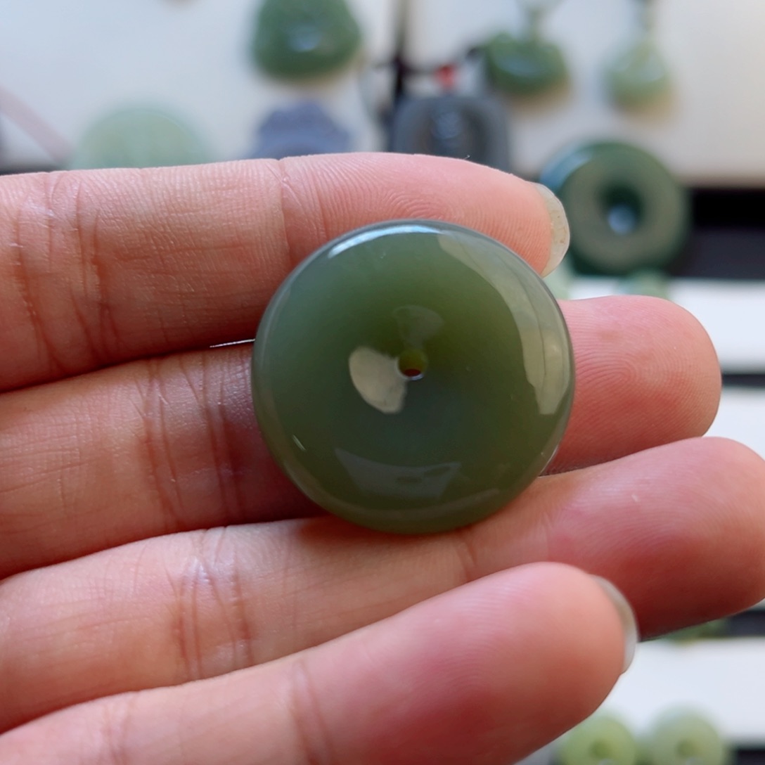 吊坠(赠链)未镶嵌和田玉666