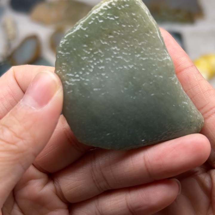 翡翠颈饰未镶嵌毛料