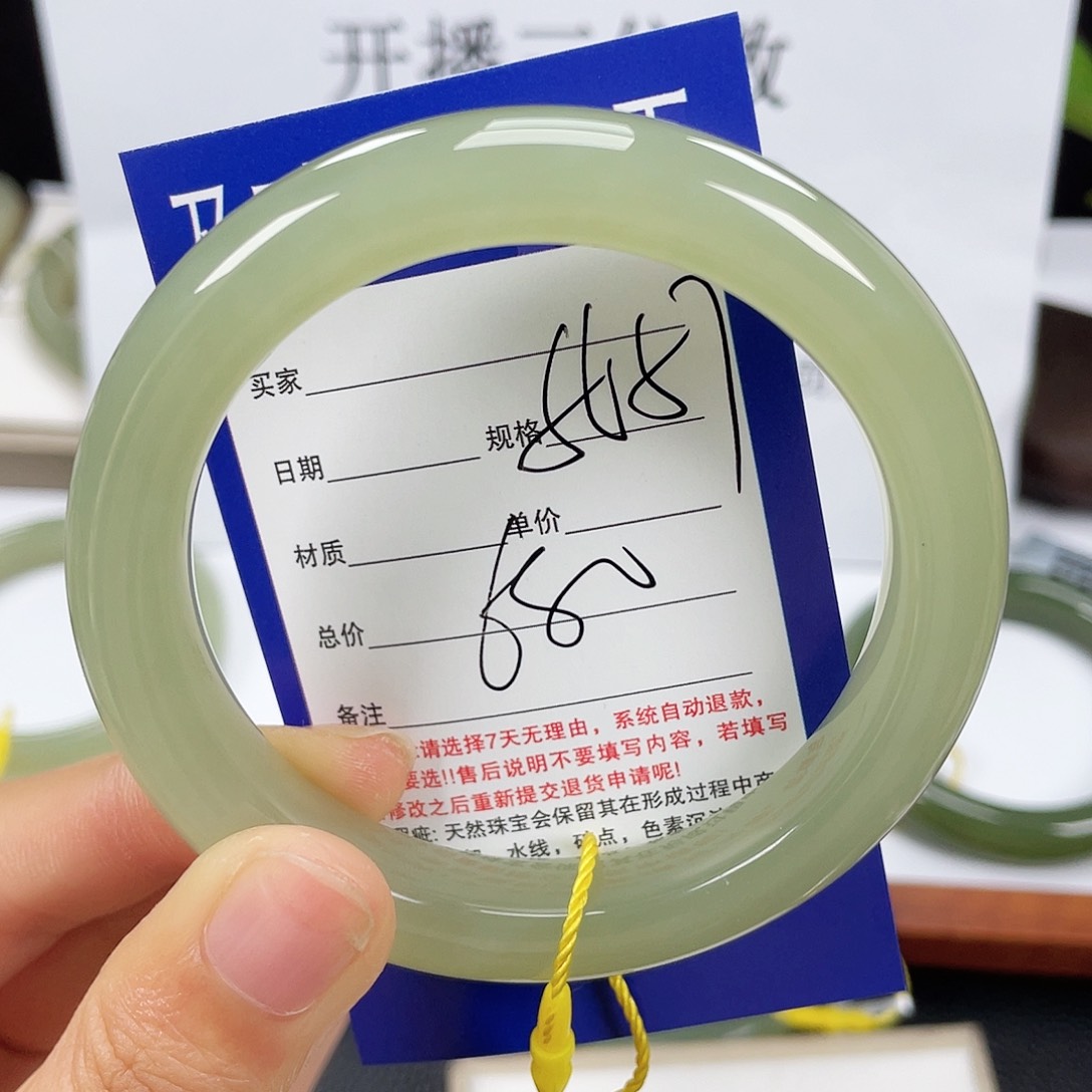 和田玉手镯未镶嵌