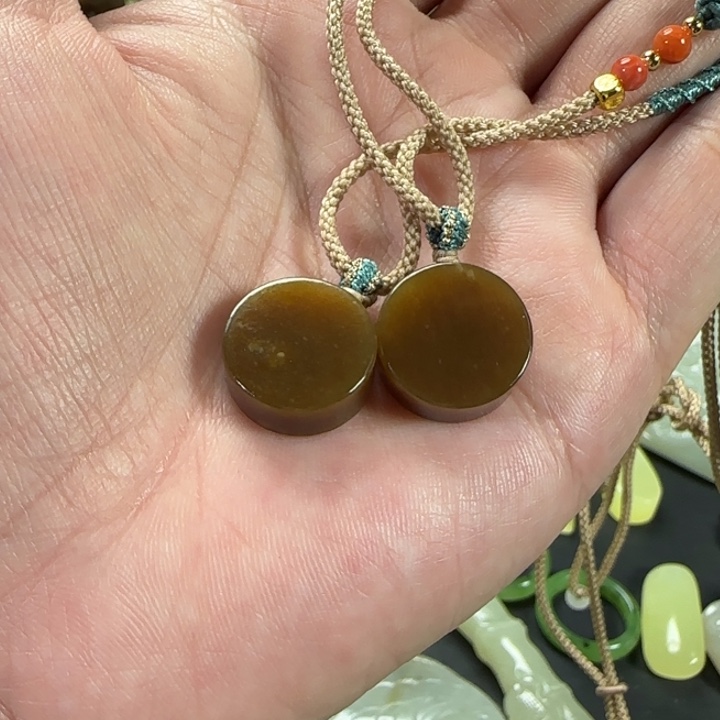 和田玉（糖玉）未镶嵌颈饰2个