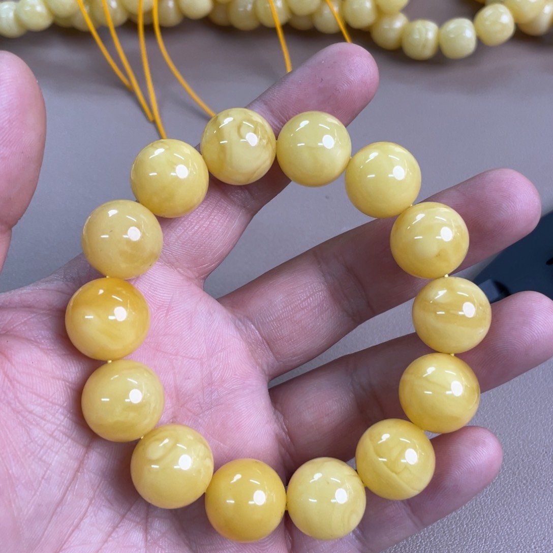 琥珀裸石未镶嵌030000000000