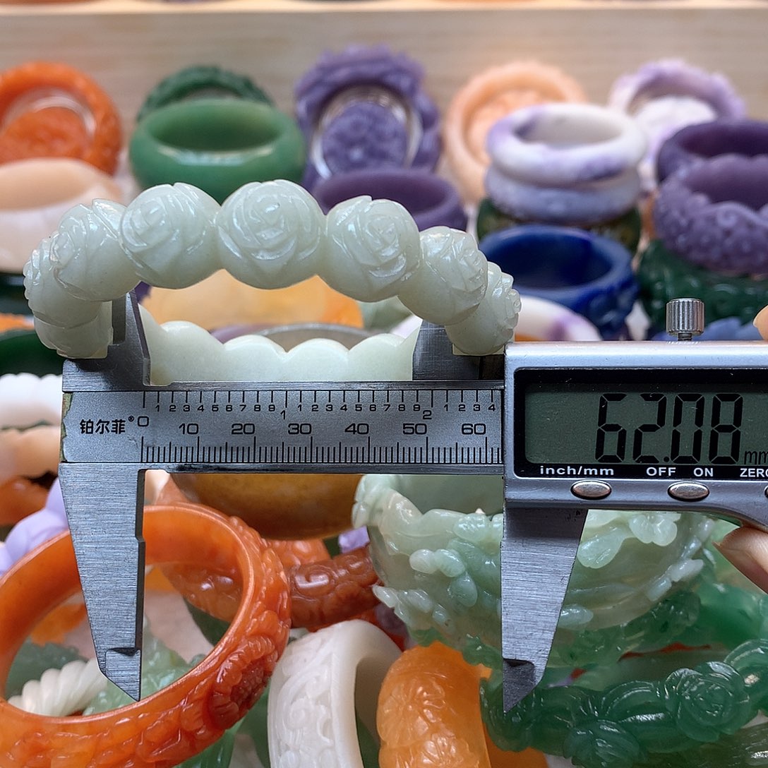 未镶嵌手镯石英质玉