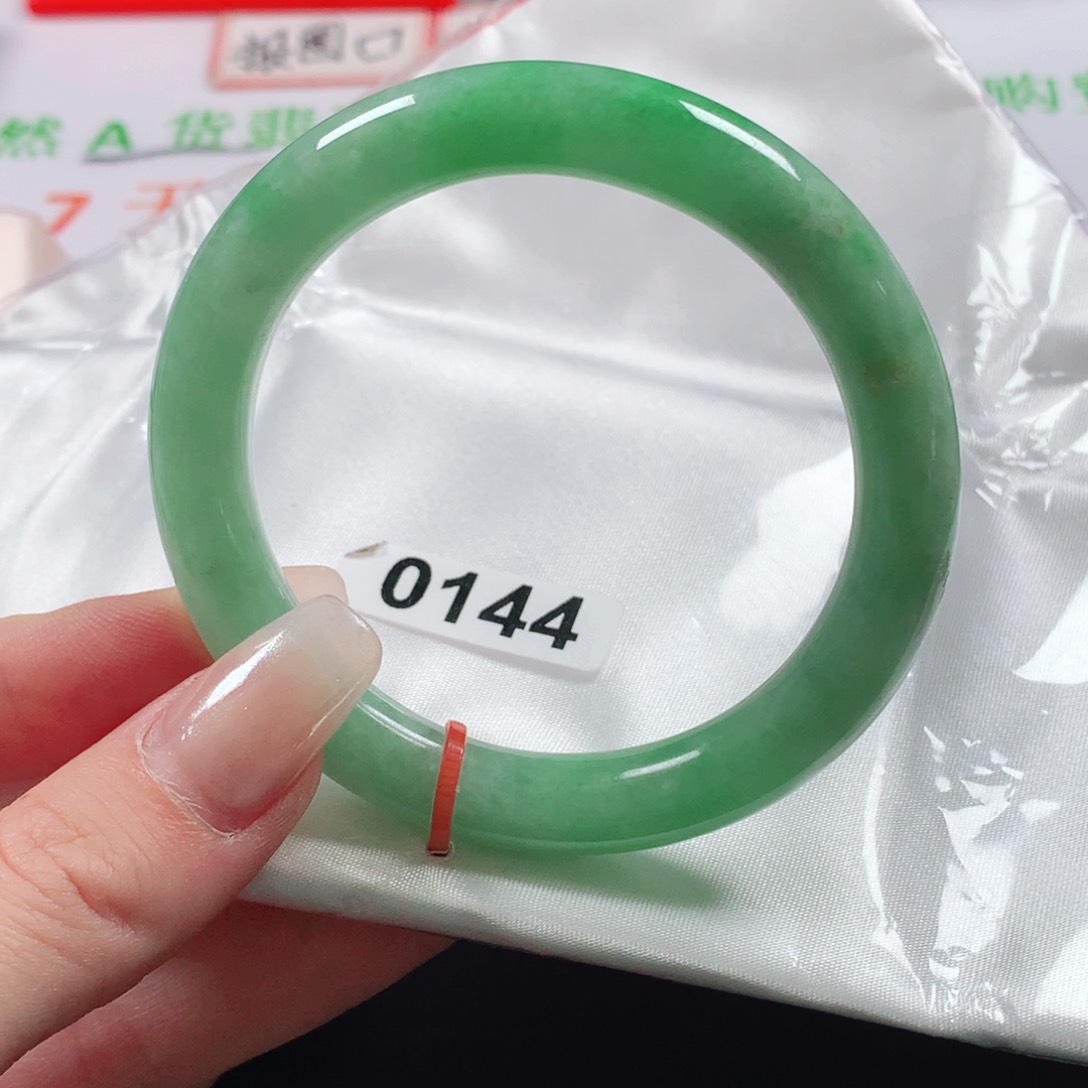 未镶嵌手镯（圆镯）翡翠天然翡翠手镯0144
