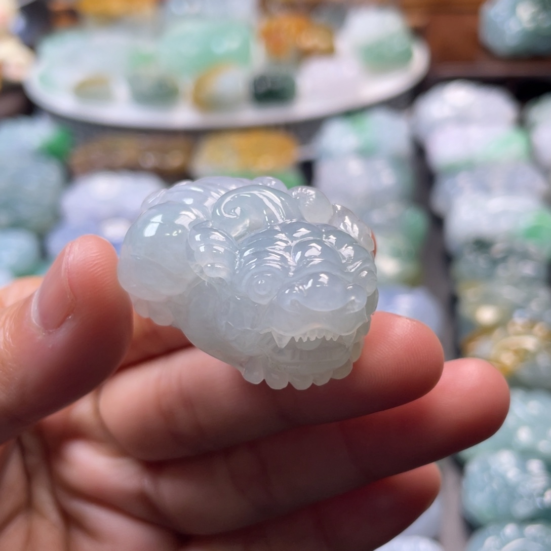 翡翠未镶嵌颈饰貔貅