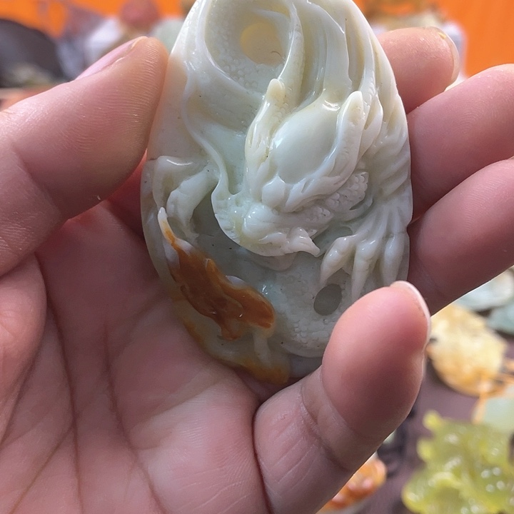 蛇纹石玉颈饰合金