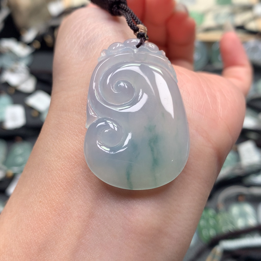 翡翠颈饰未镶嵌如意