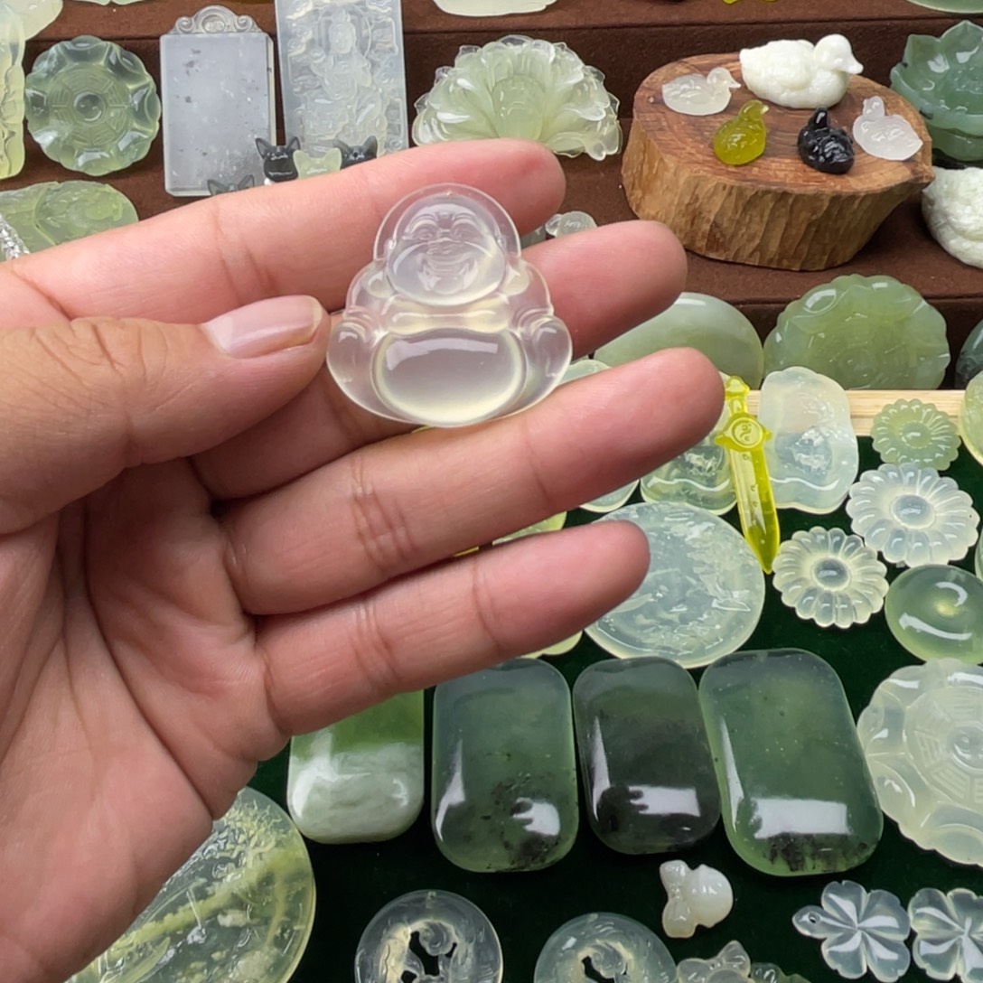 御***木未镶嵌蛇纹石玉颈饰
