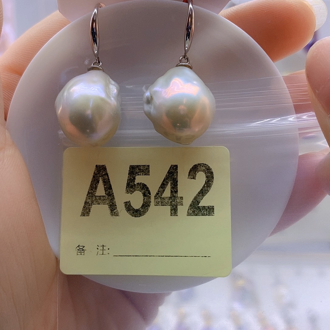 淡水珍珠耳饰未镶嵌