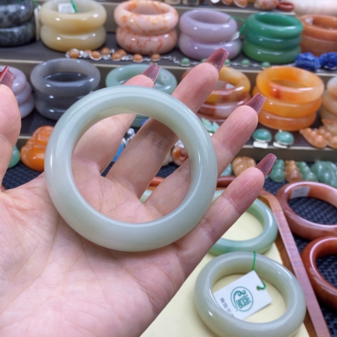 石英质玉手镯未镶嵌小*萝