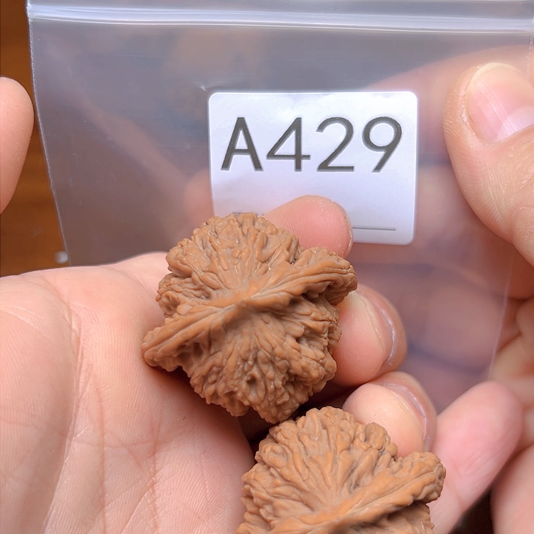 文玩核桃吊坠39虎头