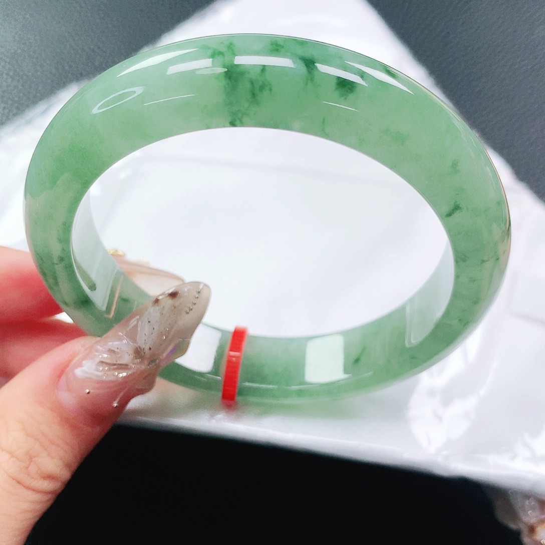 翡翠手镯未镶嵌56圈