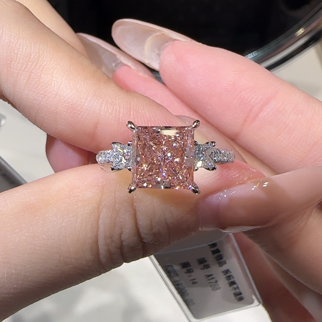 实验室培育钻石18K金镶嵌公主方三石粉钻2.2卡