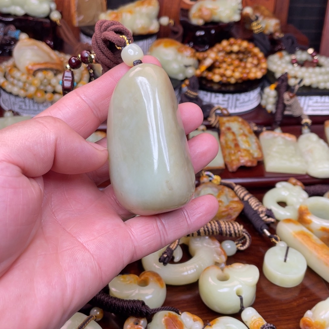 岫岩老玉（透闪石质玉）把件未镶嵌