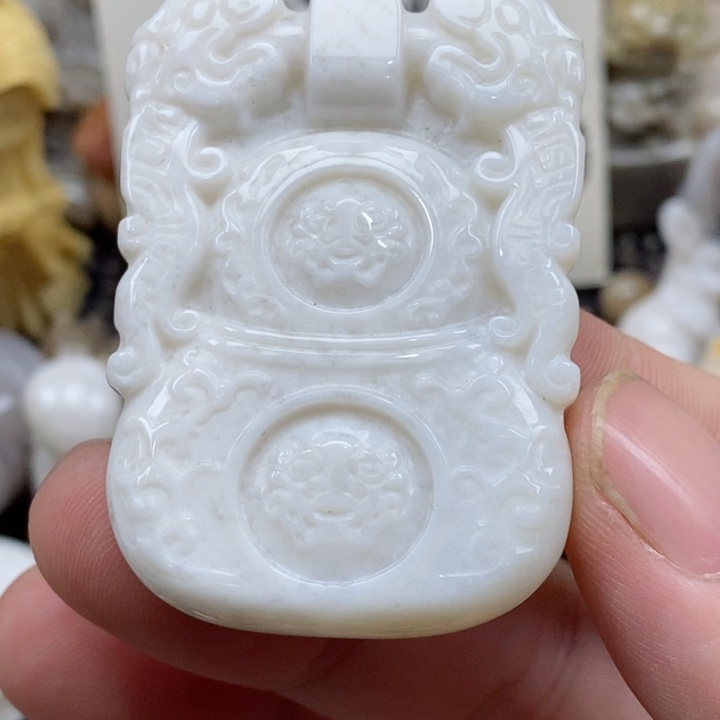颈饰未镶嵌硅化珊瑚（珊瑚玉）